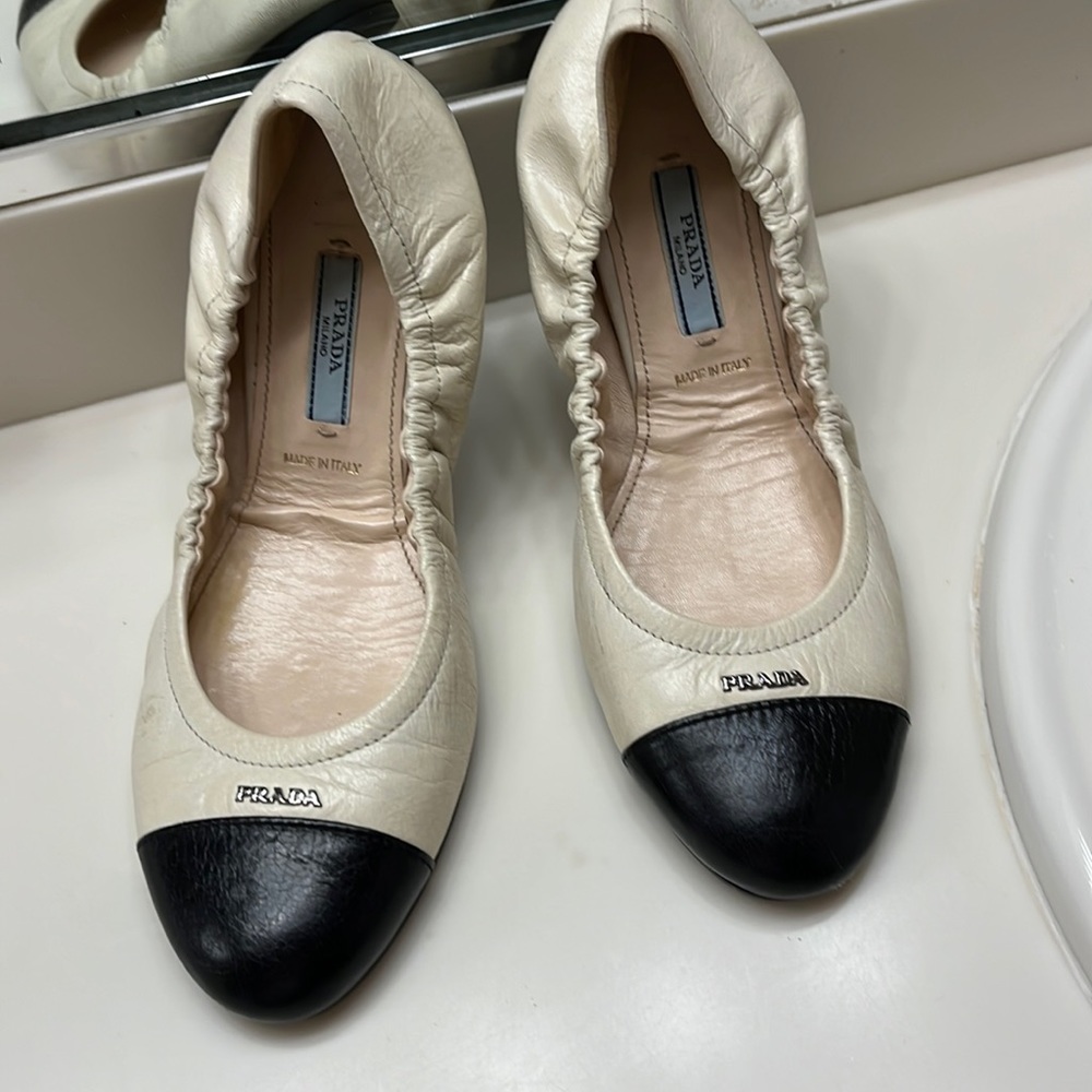 Prada ballet flats leather in excellent condition sz 8
